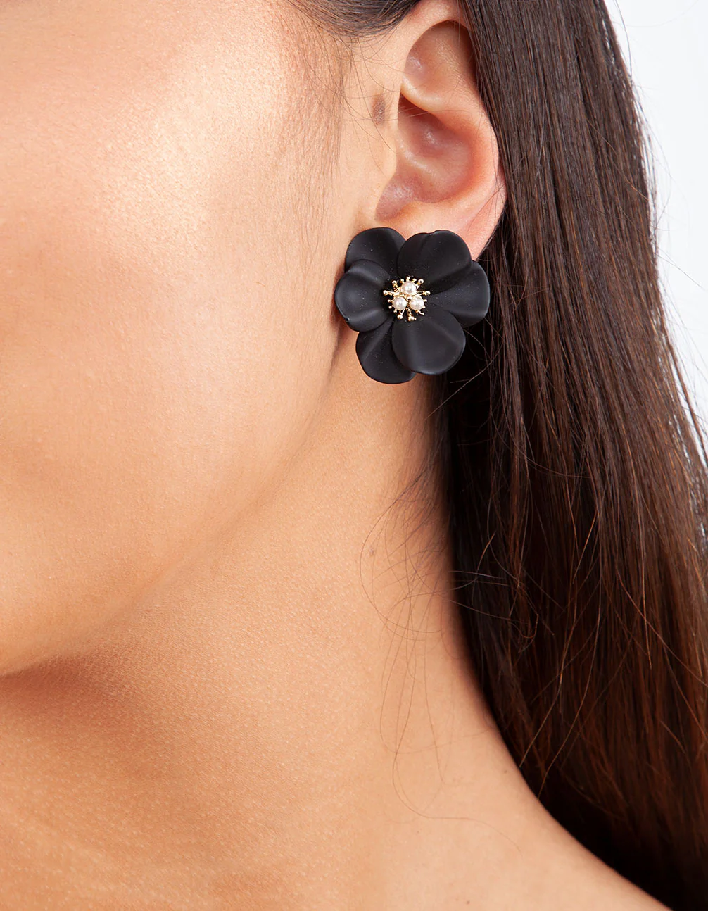 2432-black-pearl-flower-stud-earrings-5.webp Black Pearl Flower Stud Earrings