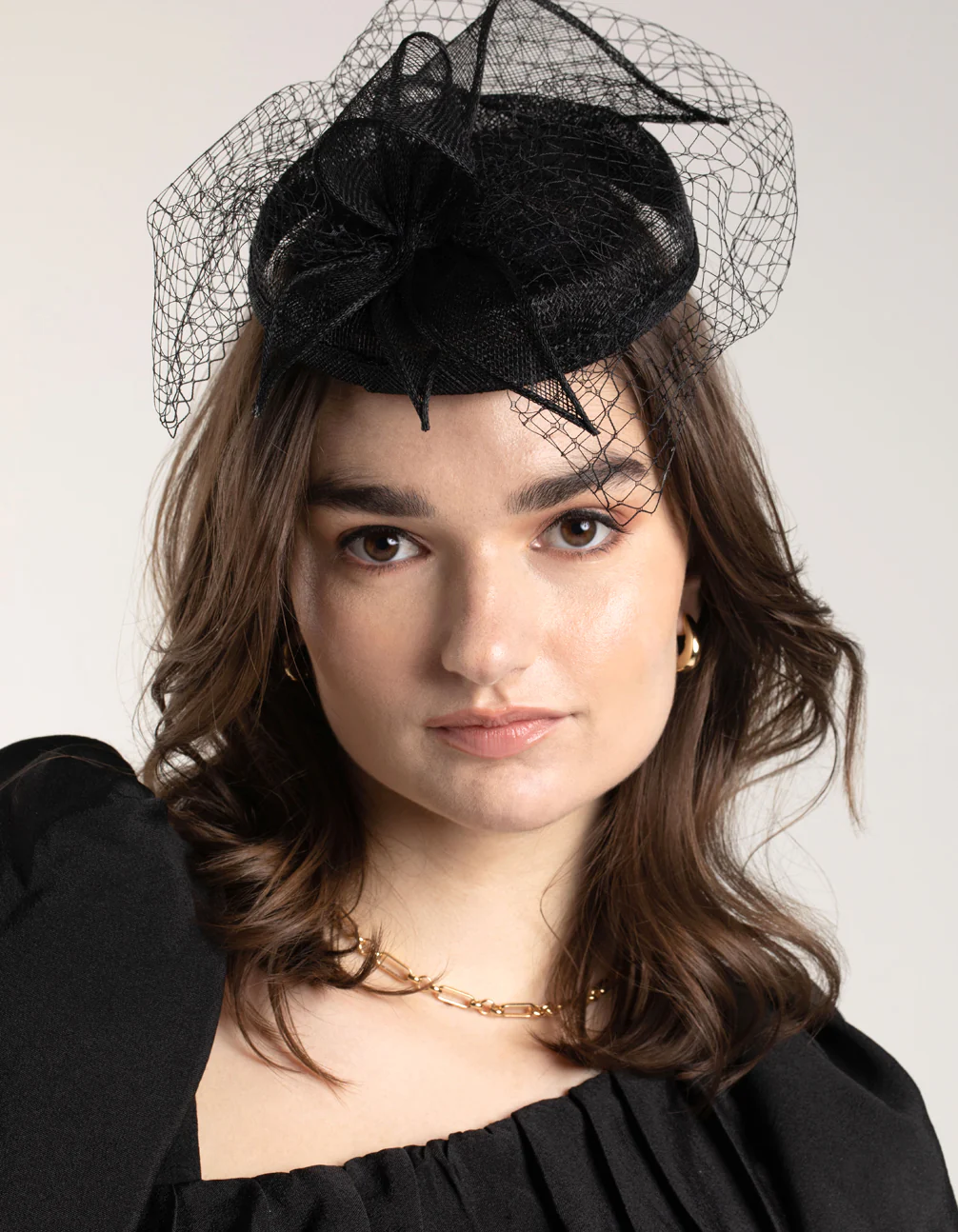 2477-black-sinamay-pillbox-comb-with-netting-detail-2.webp Black Sinamay Pillbox Comb with Netting Detail