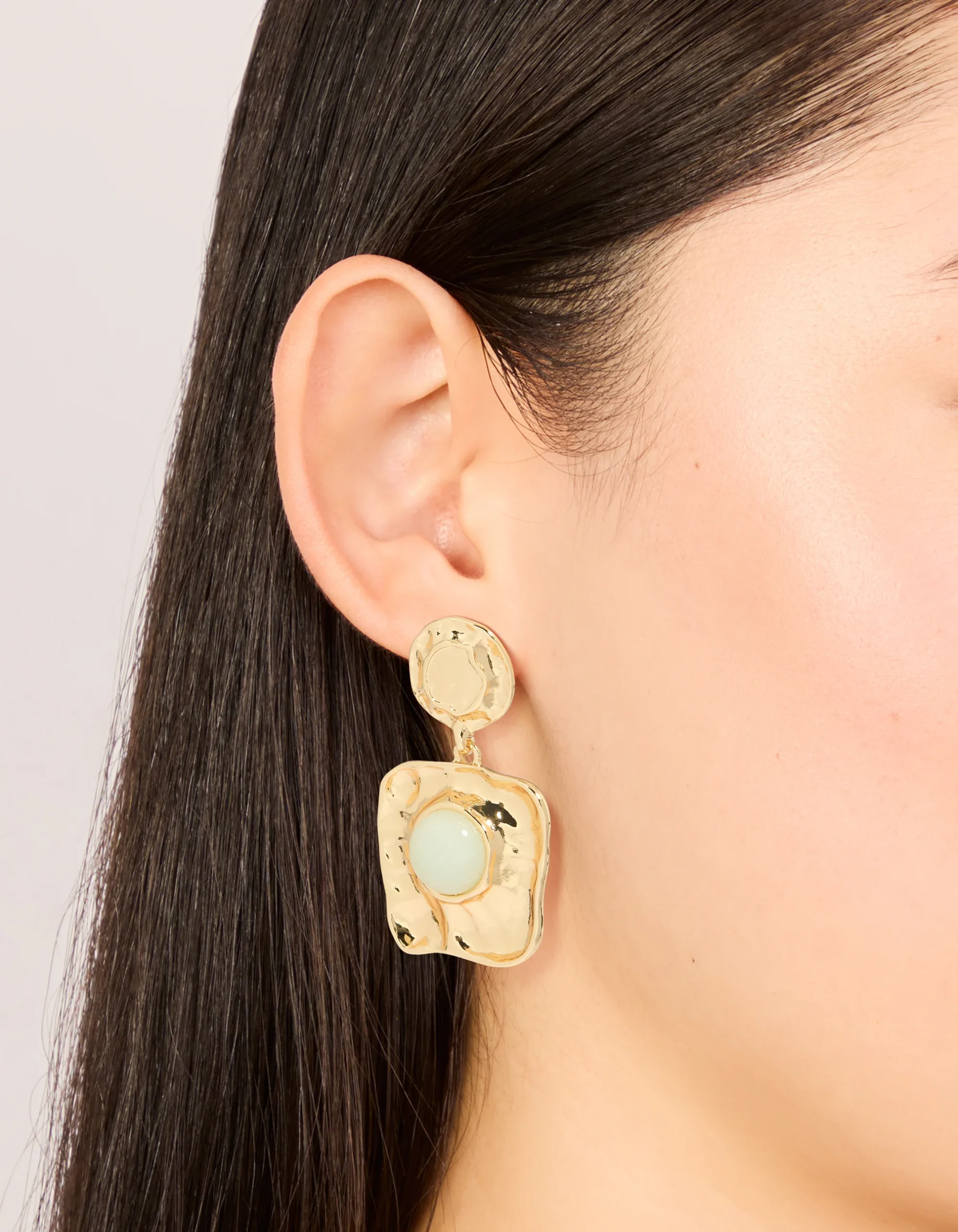 249-gold-green-stone-molten-square-drop-earrings-1.webp Gold Green Stone Molten Square Drop Earrings