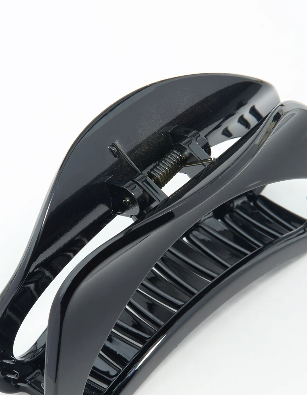 2523-black-triangle-claw-clip-3.webp Black Triangle Claw Clip