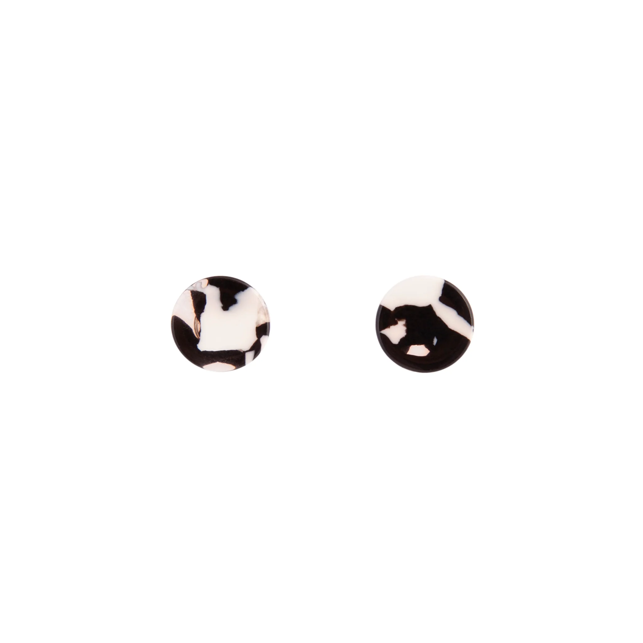 2537-black-white-resin-circle-earrings-1.webp Black White Resin Circle Earrings