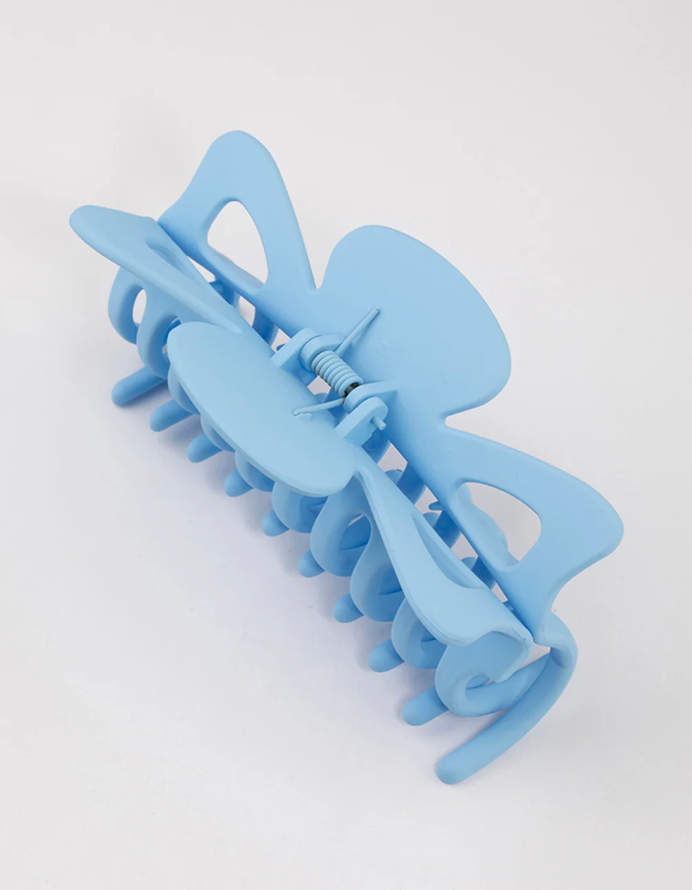 2564-blue-acrylic-triangular-cut-out-claw-clip-3.webp Blue Acrylic Triangular Cut Out Claw Clip