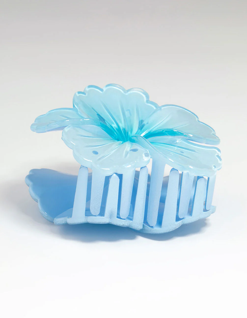 2662-blue-ombre-hibiscus-hair-claw-clip-2.webp Blue Ombre Hibiscus Hair Claw Clip