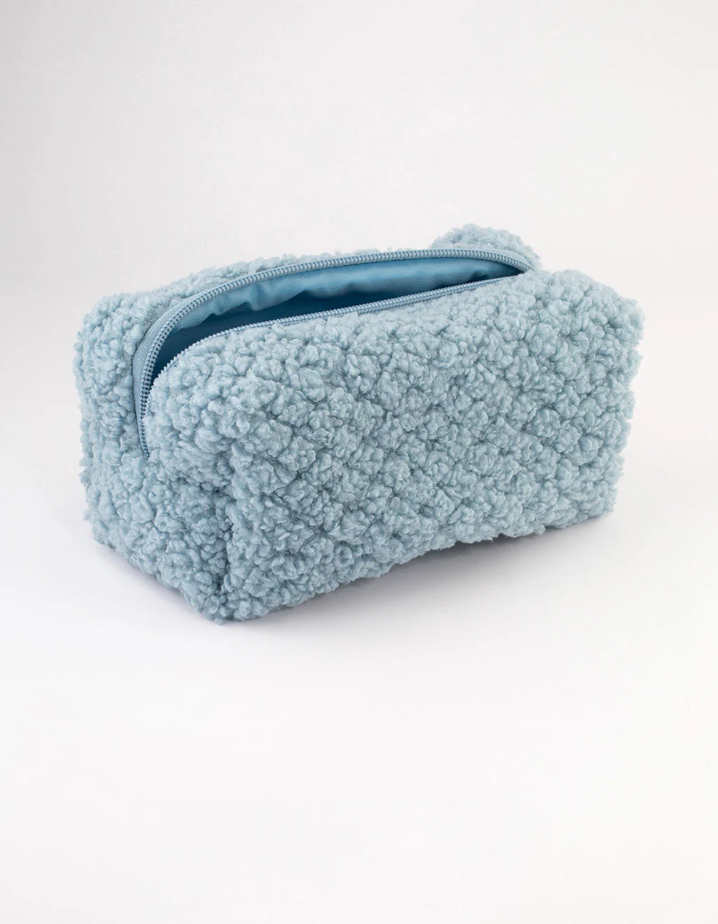 2700-blue-teddy-cosmetic-case-3.webp Blue Teddy Cosmetic Case