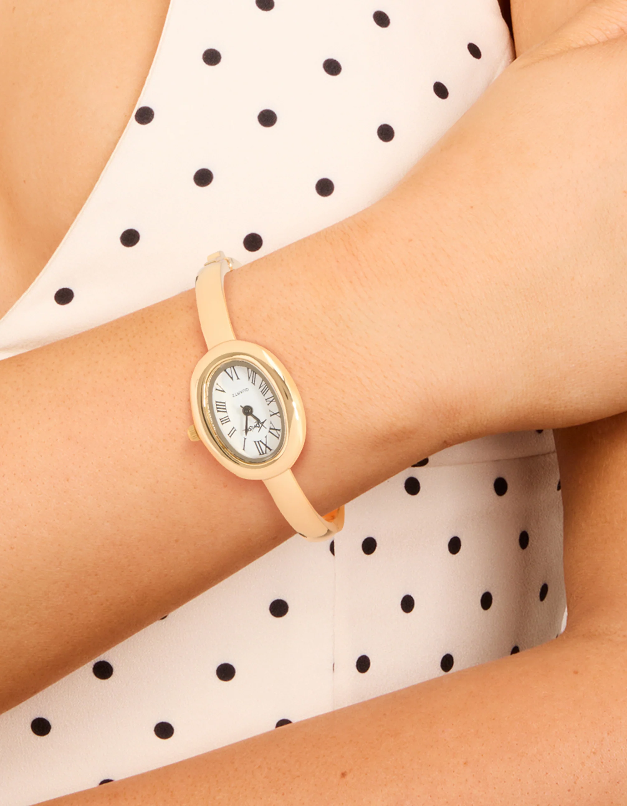274-gold-oval-bangle-watch-1.webp Gold Oval Bangle Watch