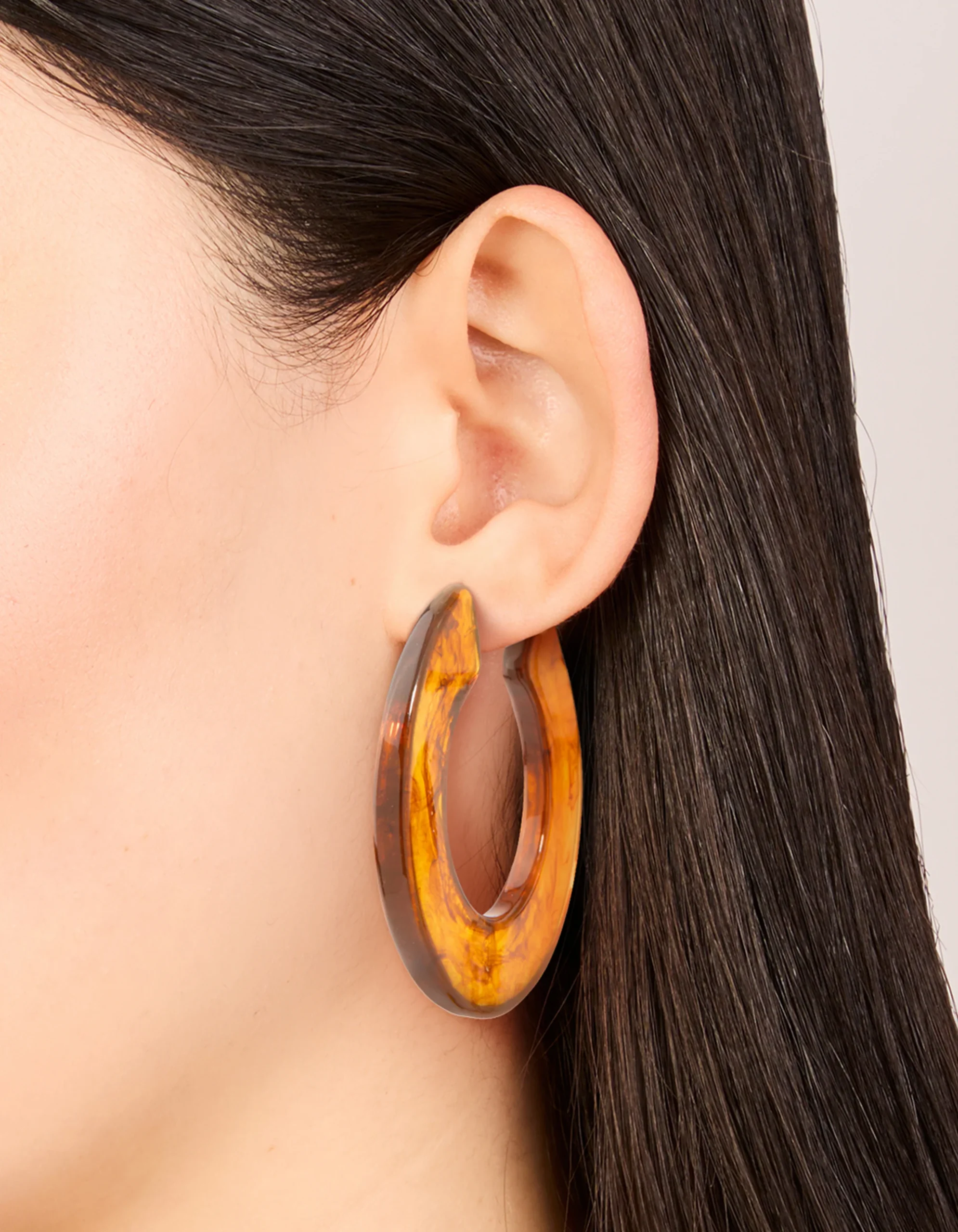 2762-brown-acrylic-chunky-medium-hoop-earrings-2.webp Brown Acrylic Chunky Medium Hoop Earrings