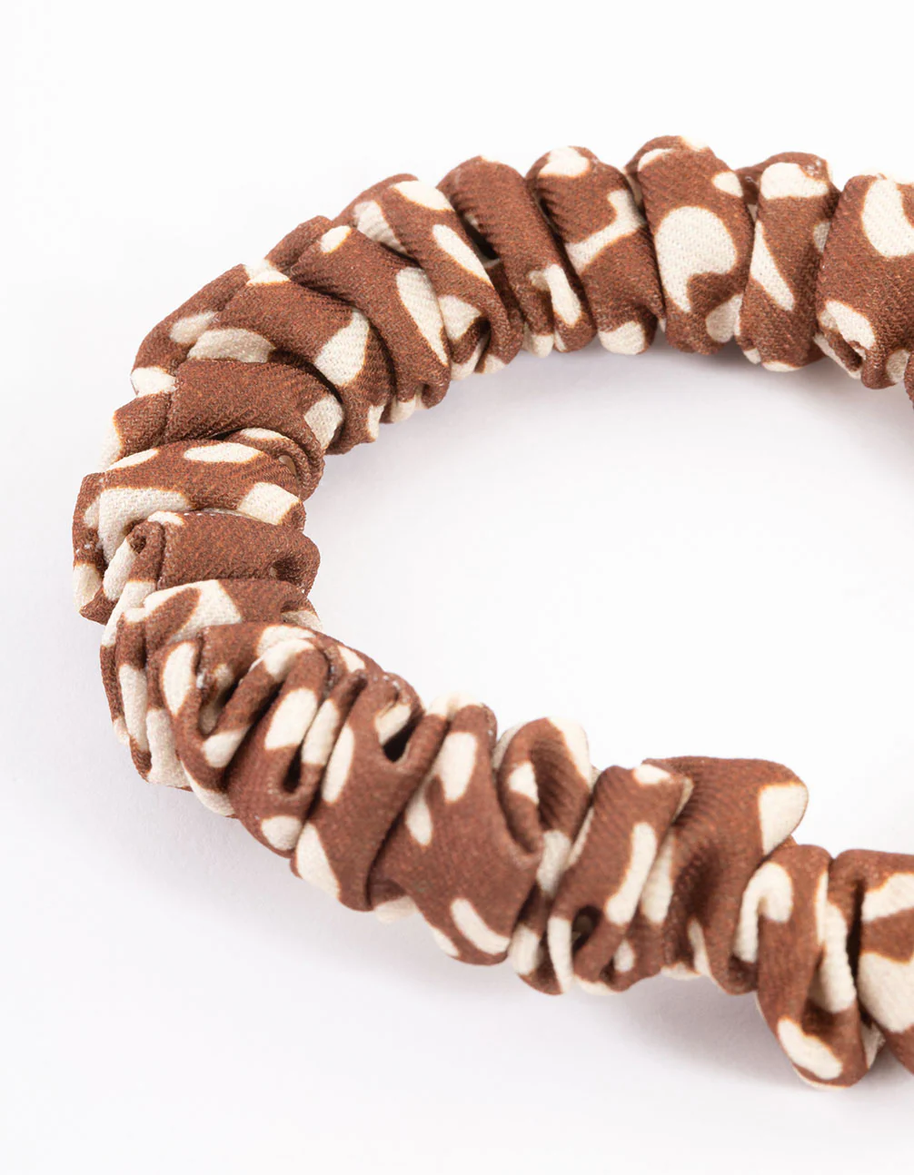 2776-brown-fabric-clamp-thin-scrunchie-3.webp Brown Fabric Clamp Thin Scrunchie