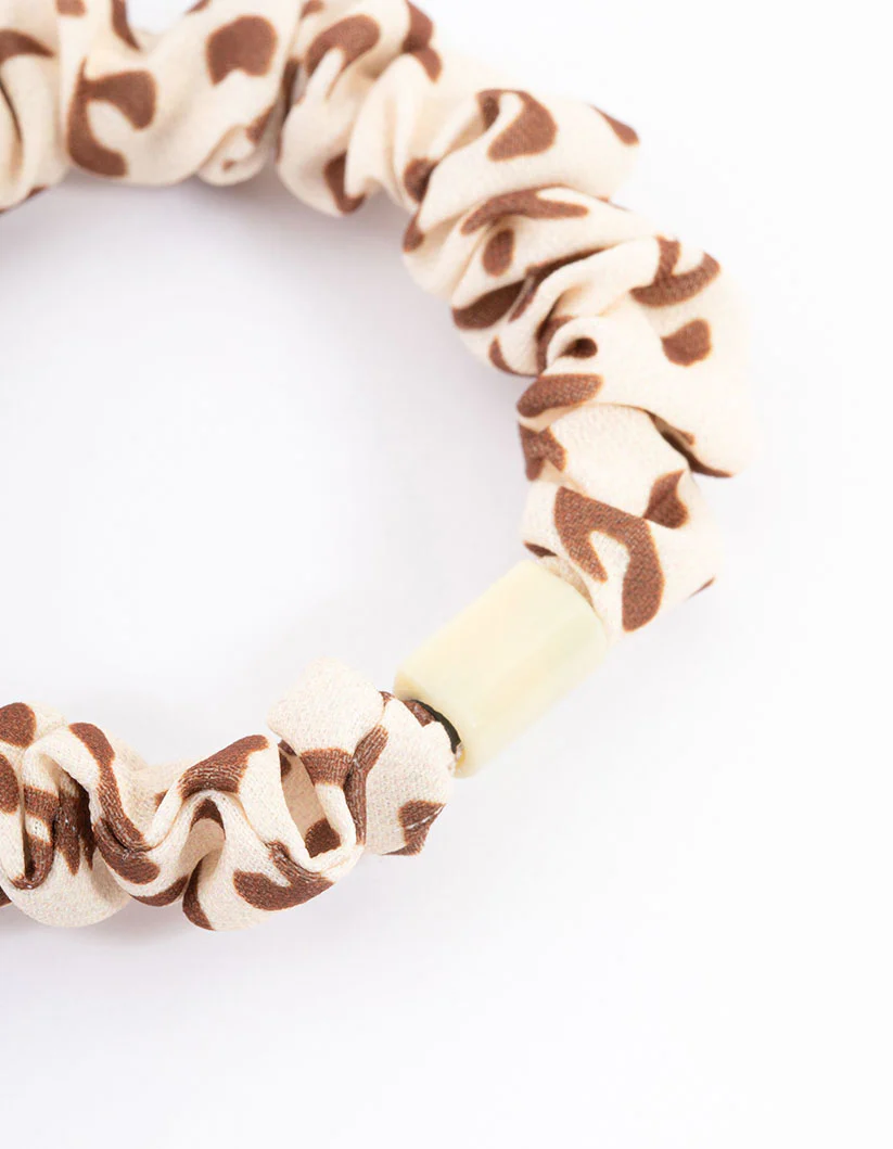 2777-brown-fabric-clamp-thin-scrunchie-2.webp Brown Fabric Clamp Thin Scrunchie