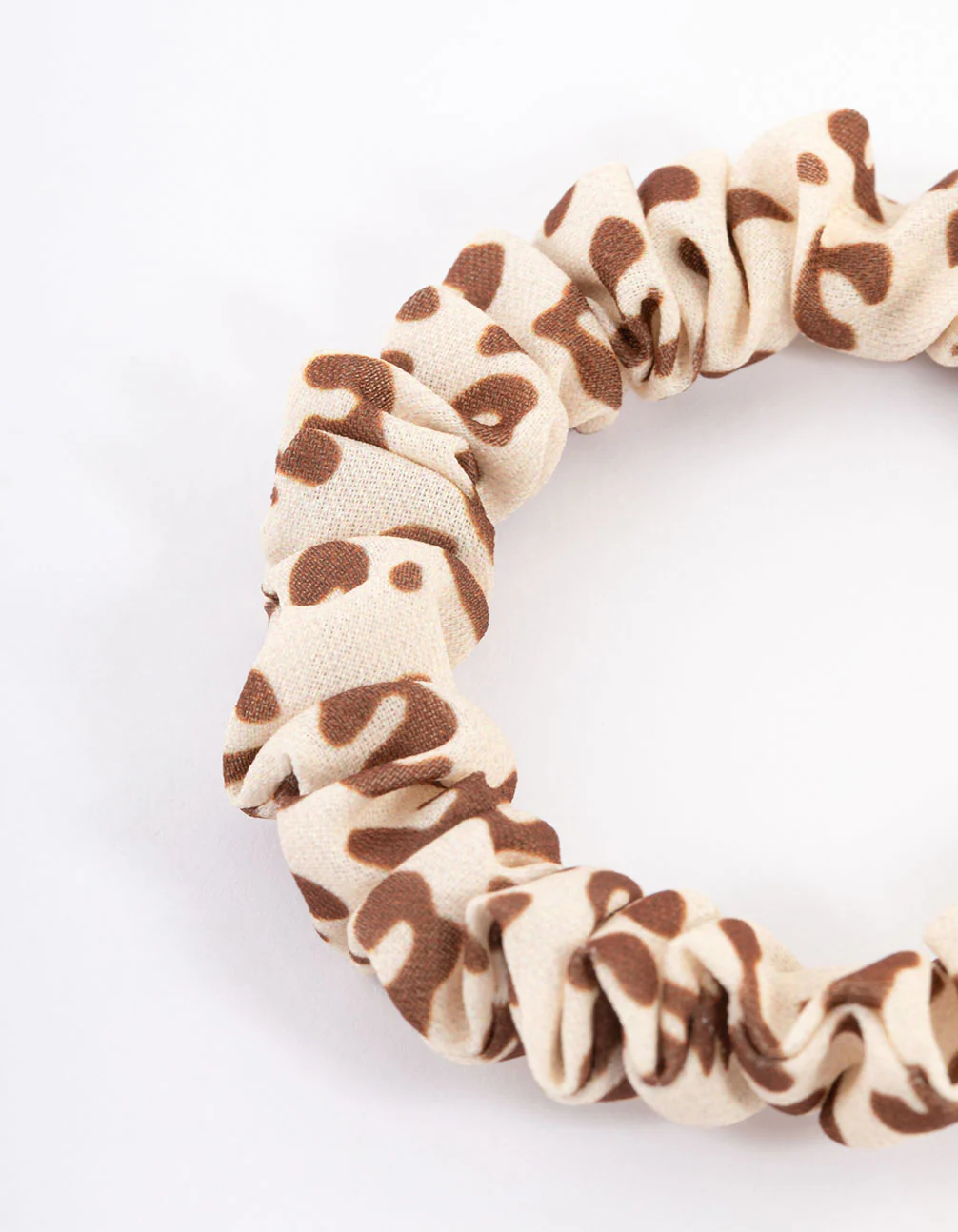 2777-brown-fabric-clamp-thin-scrunchie-3.webp Brown Fabric Clamp Thin Scrunchie