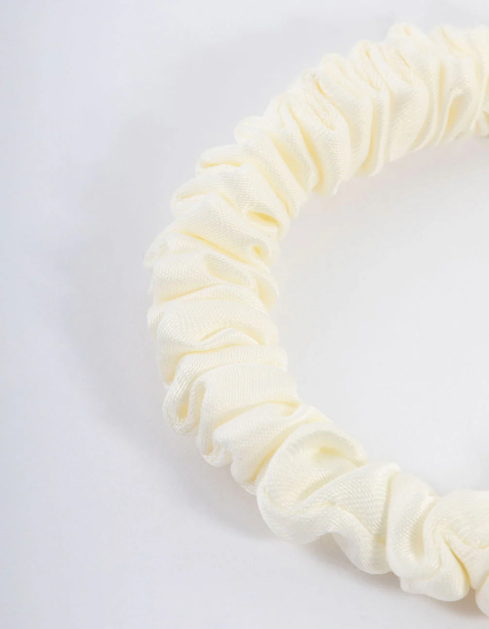 2975-cream-fabric-clamp-thin-scrunchie-3.webp Cream Fabric Clamp Thin Scrunchie