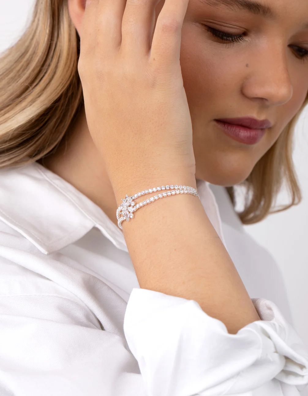 3020-cubic-zirconia-cupchain-flower-toggle-bracelet-1.webp Cubic Zirconia Cupchain Flower Toggle Bracelet