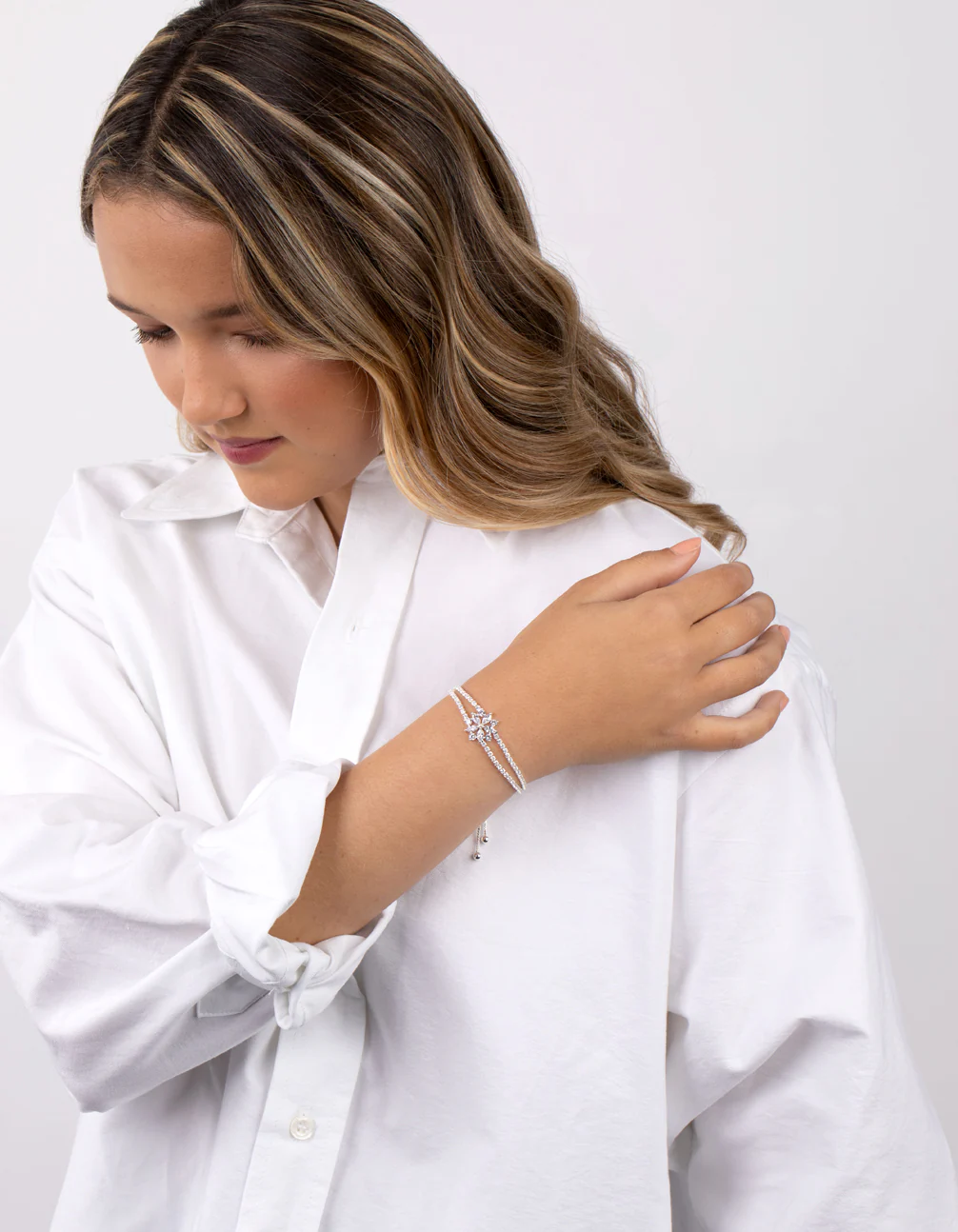 3020-cubic-zirconia-cupchain-flower-toggle-bracelet-3.webp Cubic Zirconia Cupchain Flower Toggle Bracelet