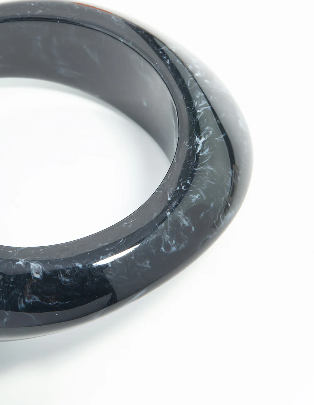 3063-dark-blue-acrylic-organic-bangle-2.webp Dark Blue Acrylic Organic Bangle