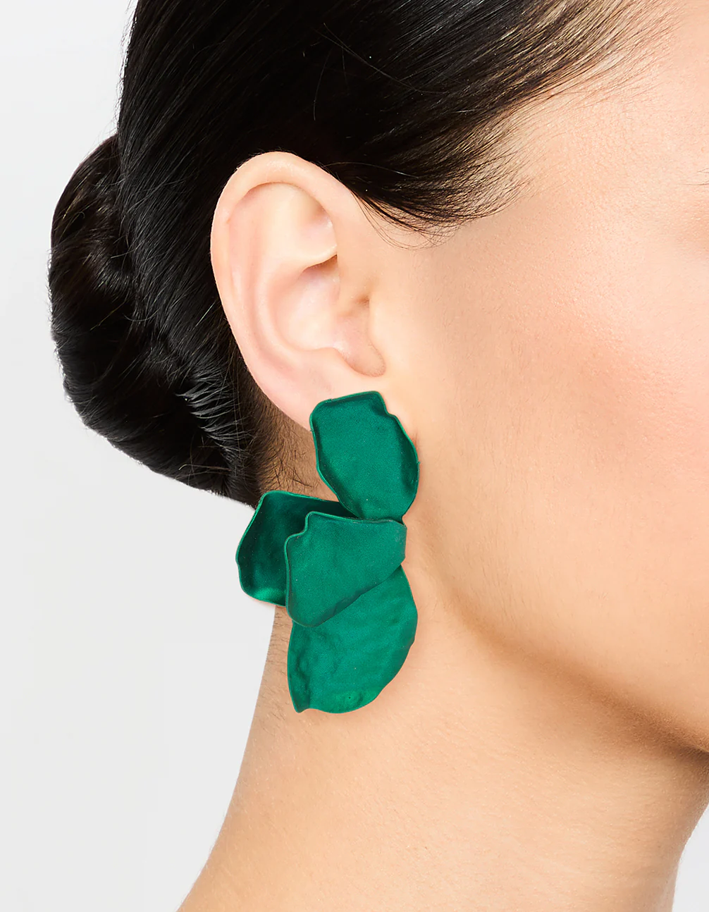 3070-dark-green-coated-metal-flower-petal-drop-earrings-1.webp Dark Green Coated Metal Flower Petal Drop Earrings