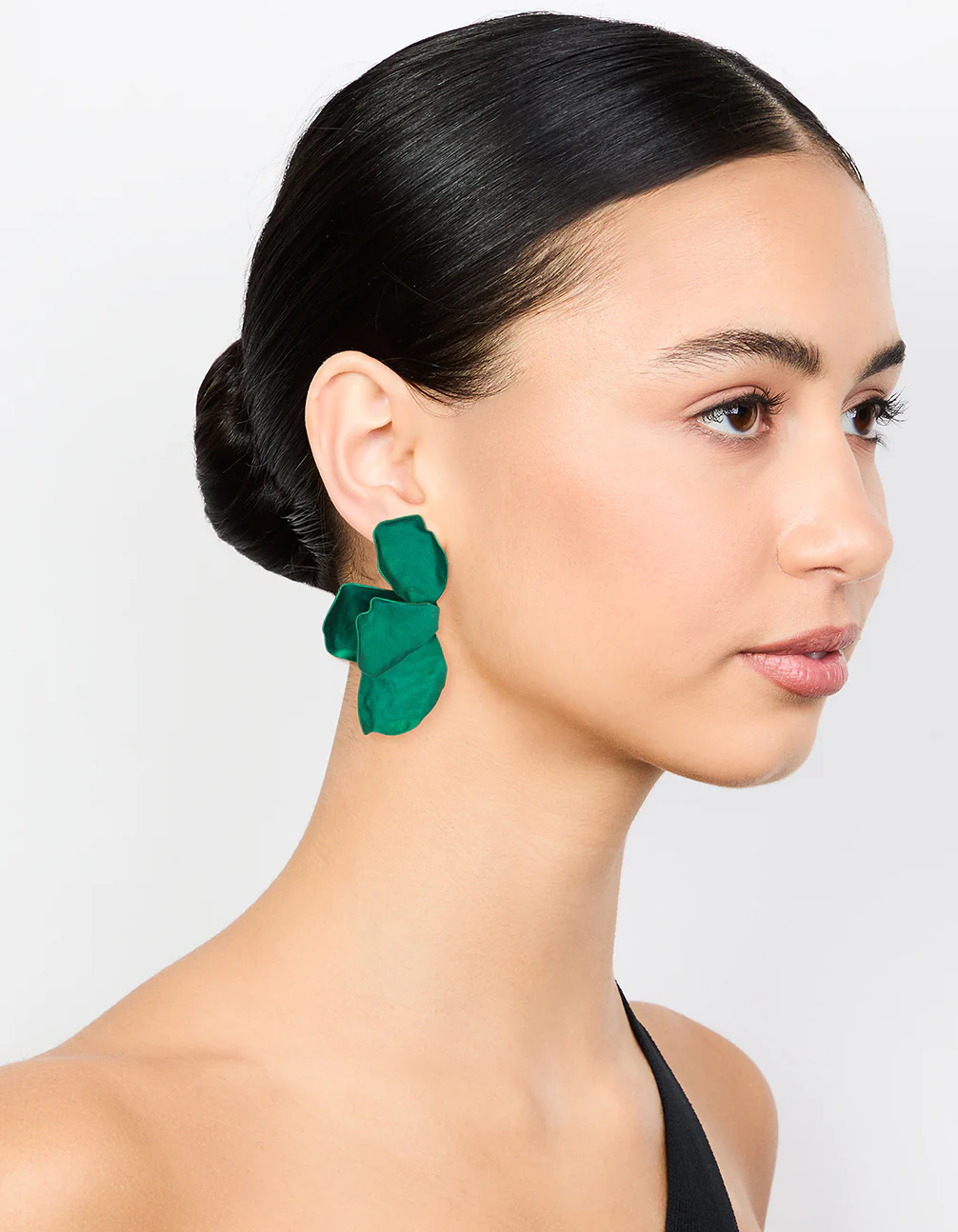 3070-dark-green-coated-metal-flower-petal-drop-earrings-3.webp Dark Green Coated Metal Flower Petal Drop Earrings