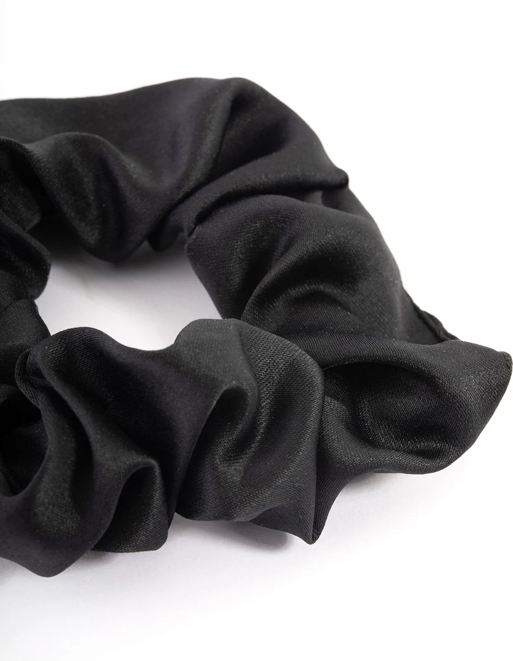 3200-fabric-black-satin-scrunchie-2.webp Fabric Black Satin Scrunchie