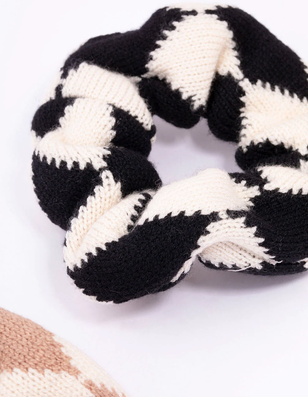 3223-fabric-knotted-checkered-hair-scrunchie-2-pack-3.webp Fabric Knotted Checkered Hair Scrunchie 2-Pack