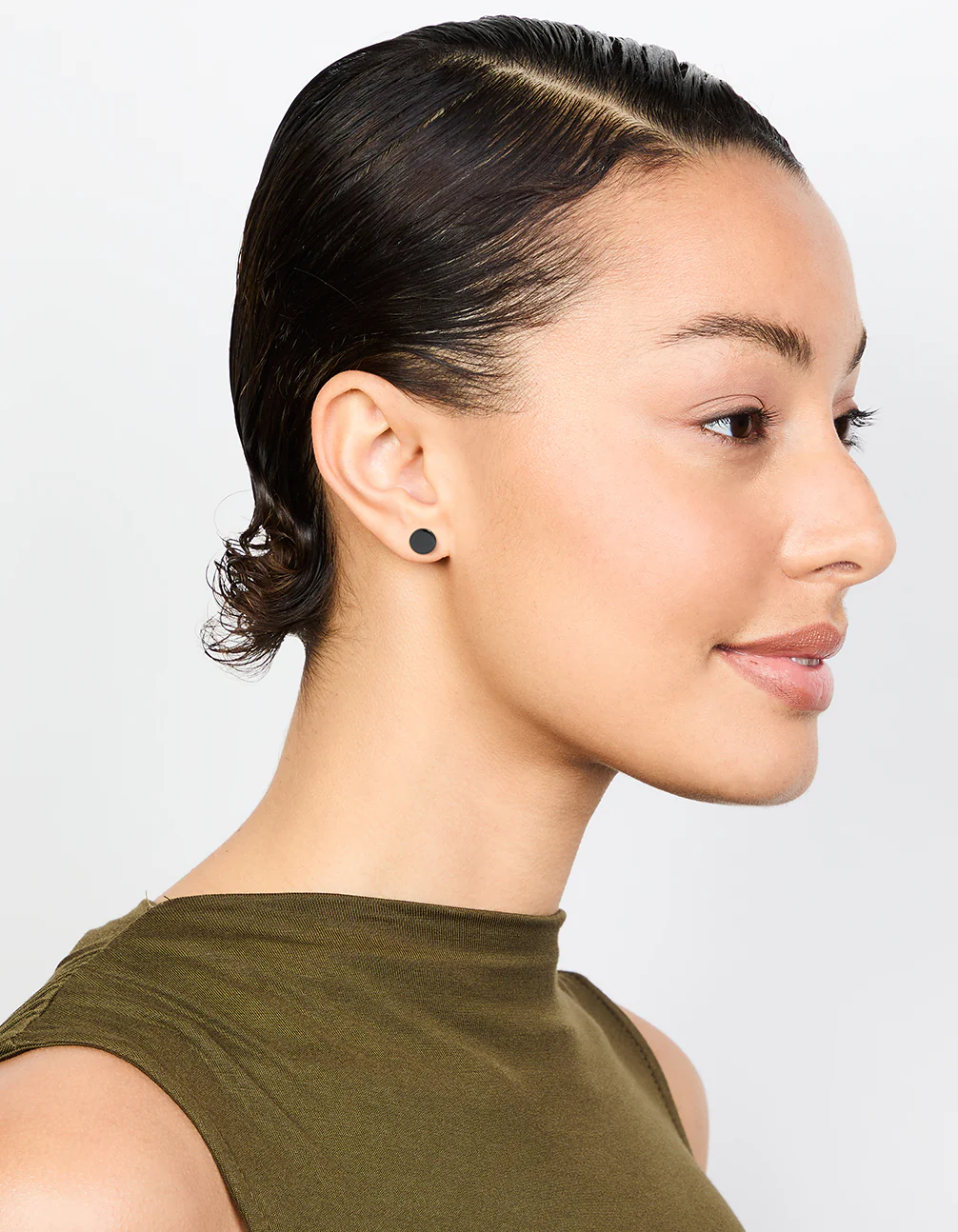 3285-flat-black-disc-stud-earrings-3.webp Flat Black Disc Stud Earrings