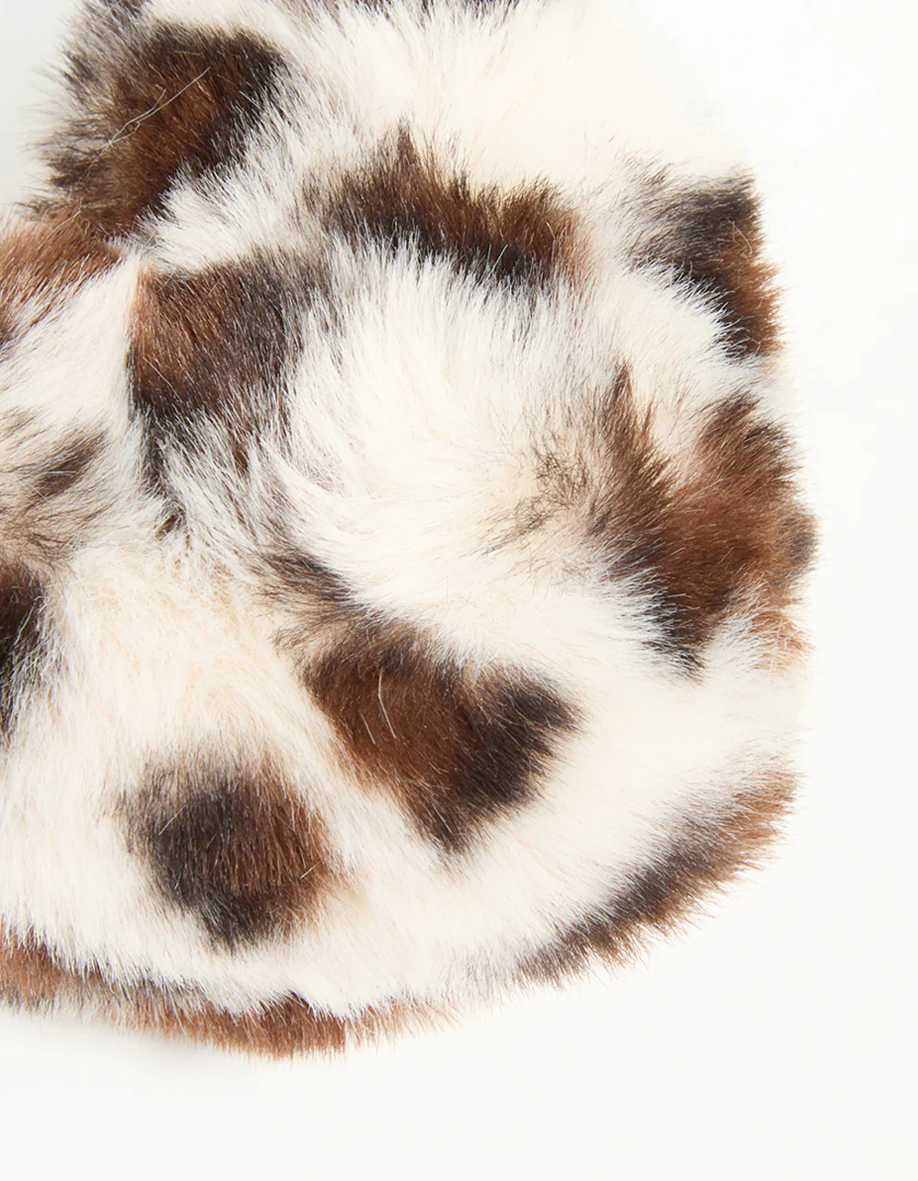 3299-fluffy-fabric-leopard-print-heart-keychain-3.webp Fluffy Fabric Leopard Print Heart Keychain