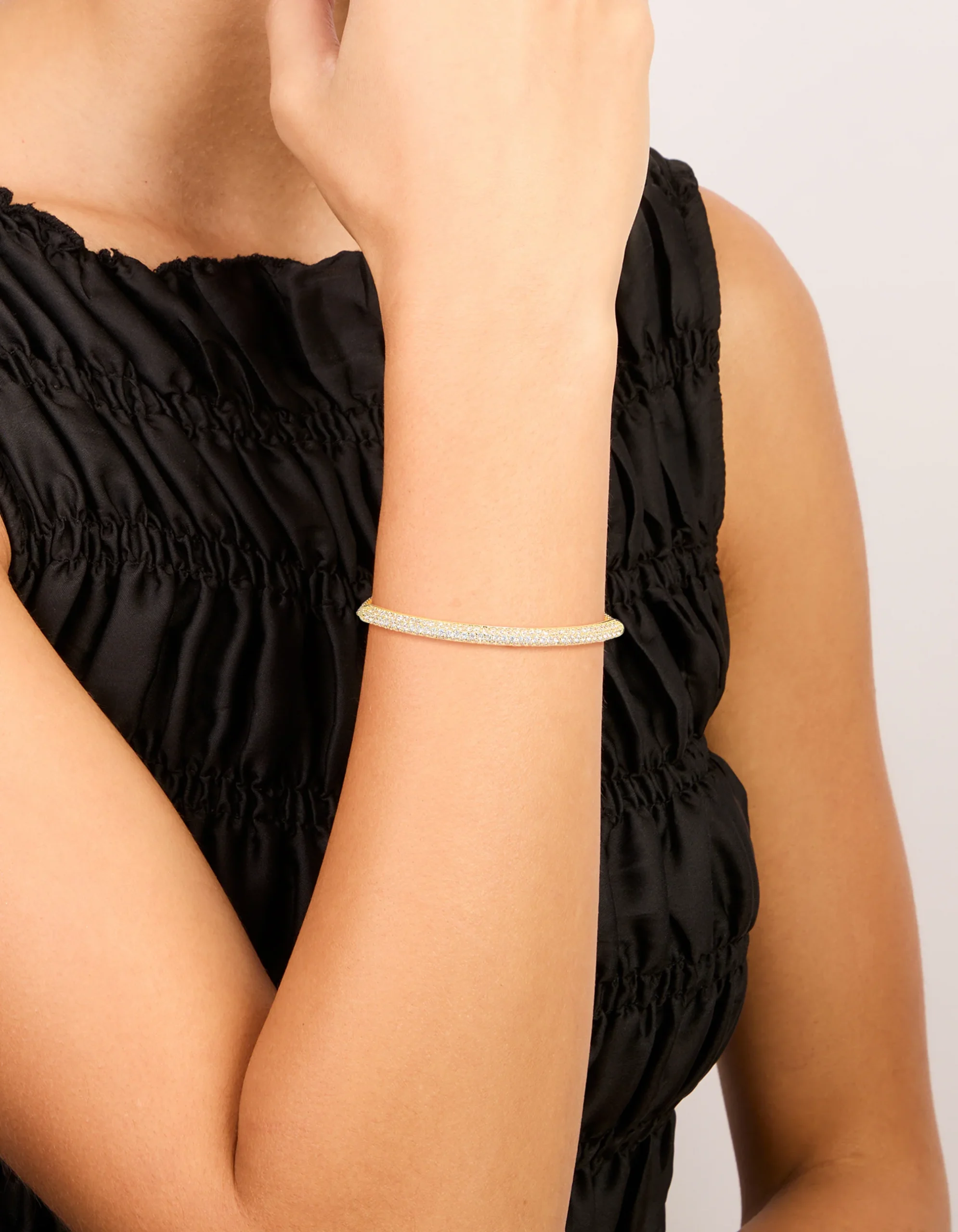 367-gold-plated-cubic-zirconia-pave-toggle-bracelet-1.webp Gold Plated Cubic Zirconia Pavé Toggle Bracelet