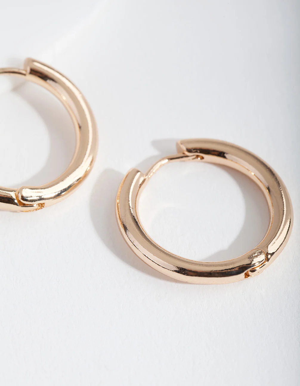 490-gold-polished-hoop-earrings-2.webp Gold Polished Hoop Earrings