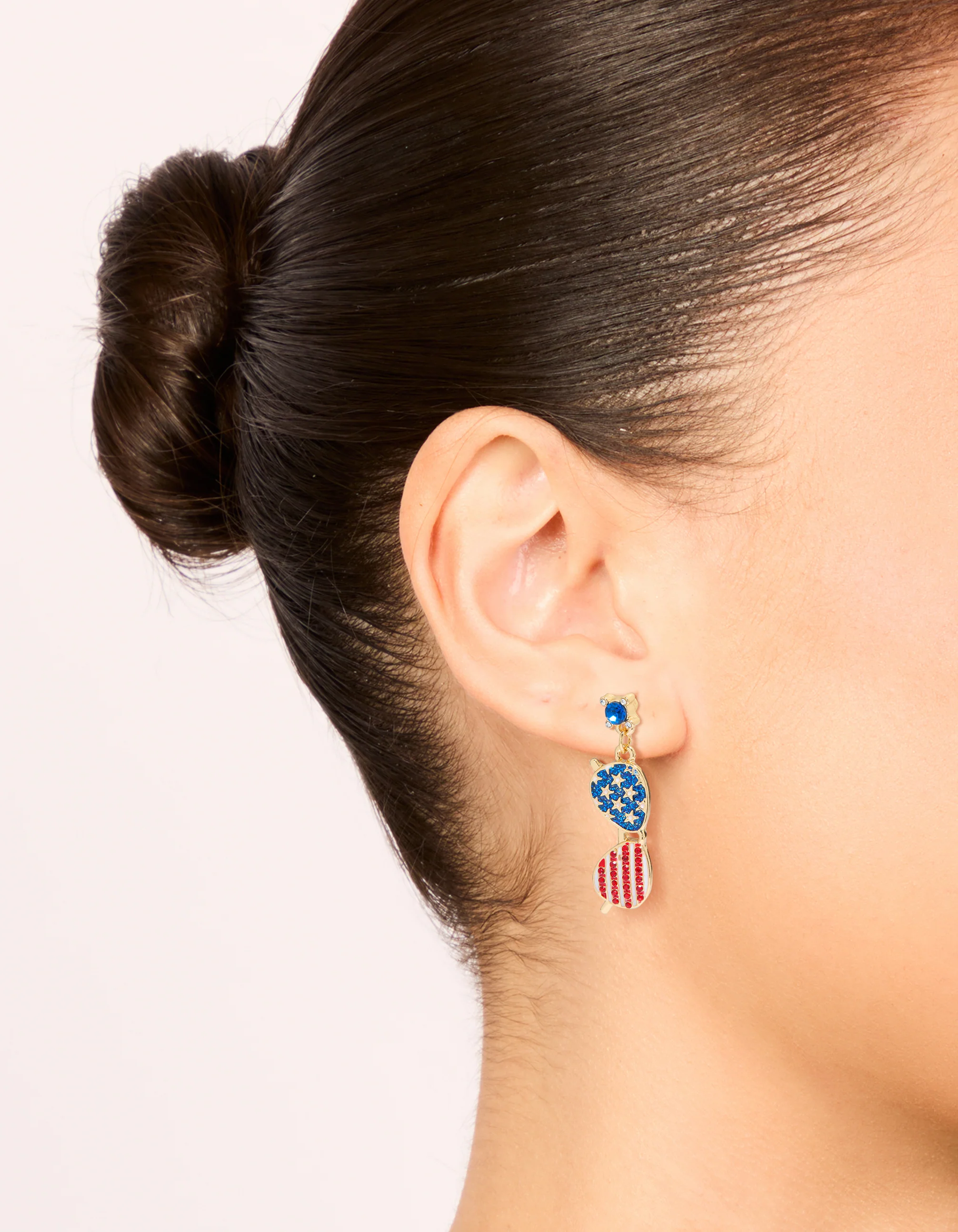 522-gold-usa-sunglasses-drop-earrings-2.webp Gold USA Sunglasses Drop Earrings
