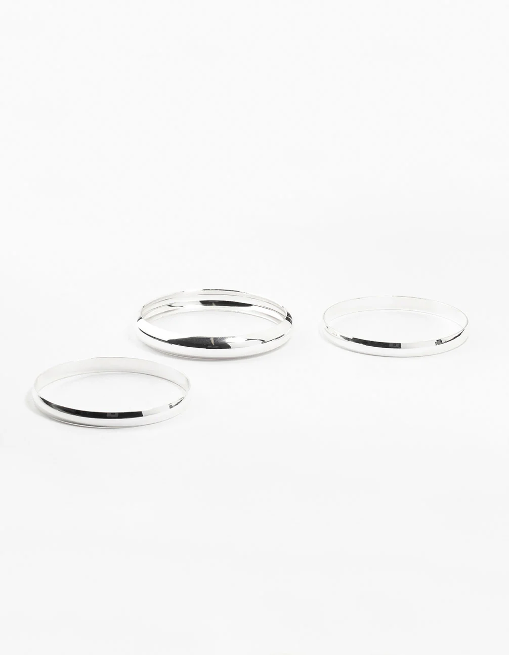 654-silver-plated-classic-medium-smooth-bracelets-3-pack-1.webp Silver Plated Classic Medium Smooth Bracelets 3-Pack