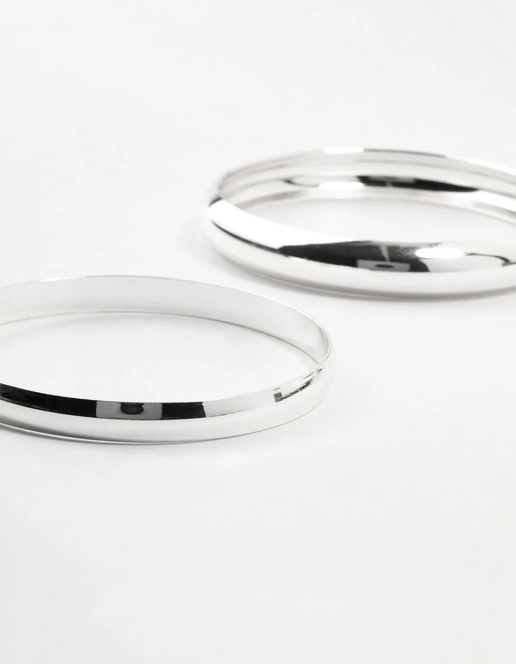 654-silver-plated-classic-medium-smooth-bracelets-3-pack-2.webp Silver Plated Classic Medium Smooth Bracelets 3-Pack