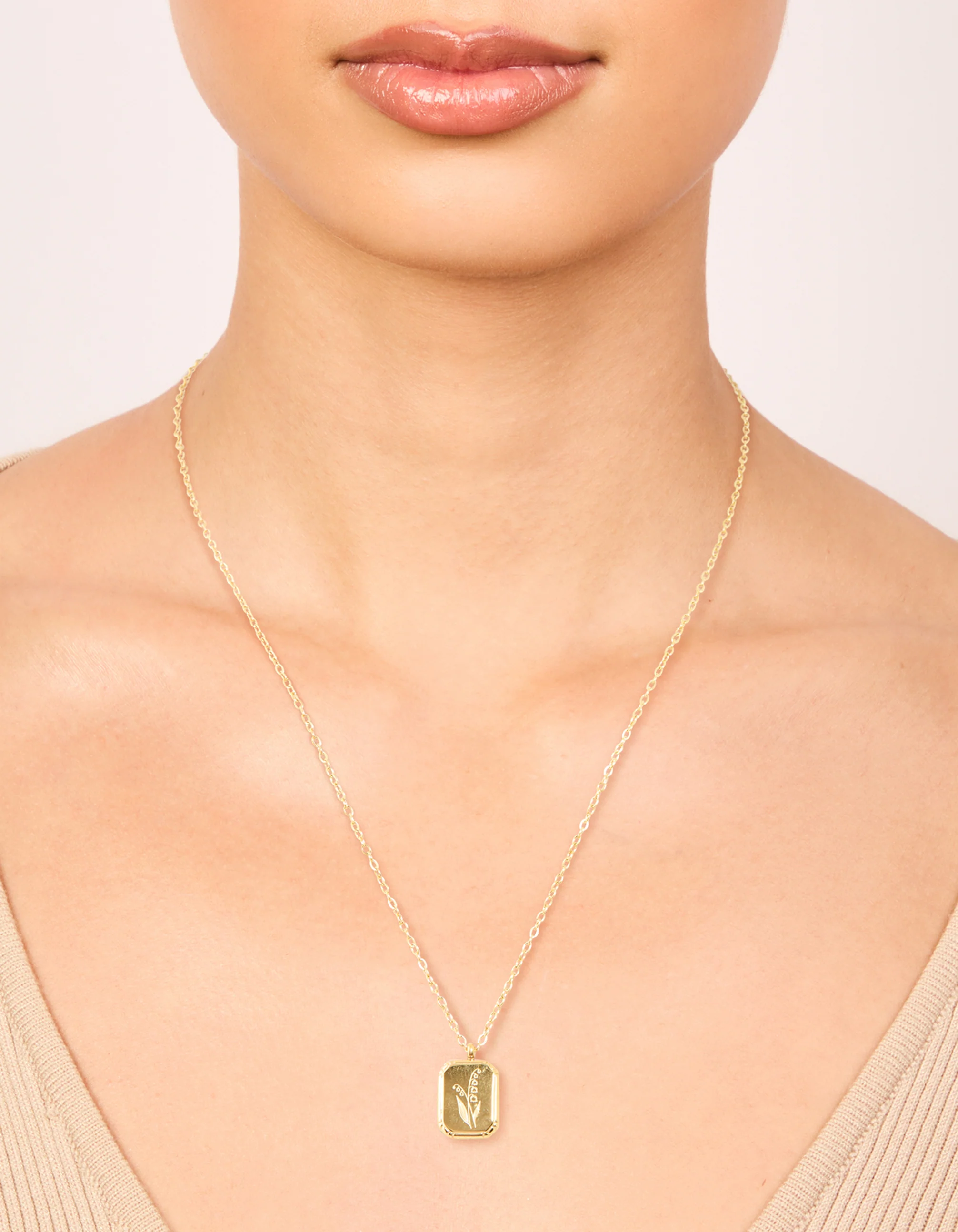 716-waterproof-gold-plated-stainless-steel-birth-flower-may-hawthorn-necklace-2.webp Waterproof Gold Plated Stainless Steel Birth Flower May Hawthorn Necklace