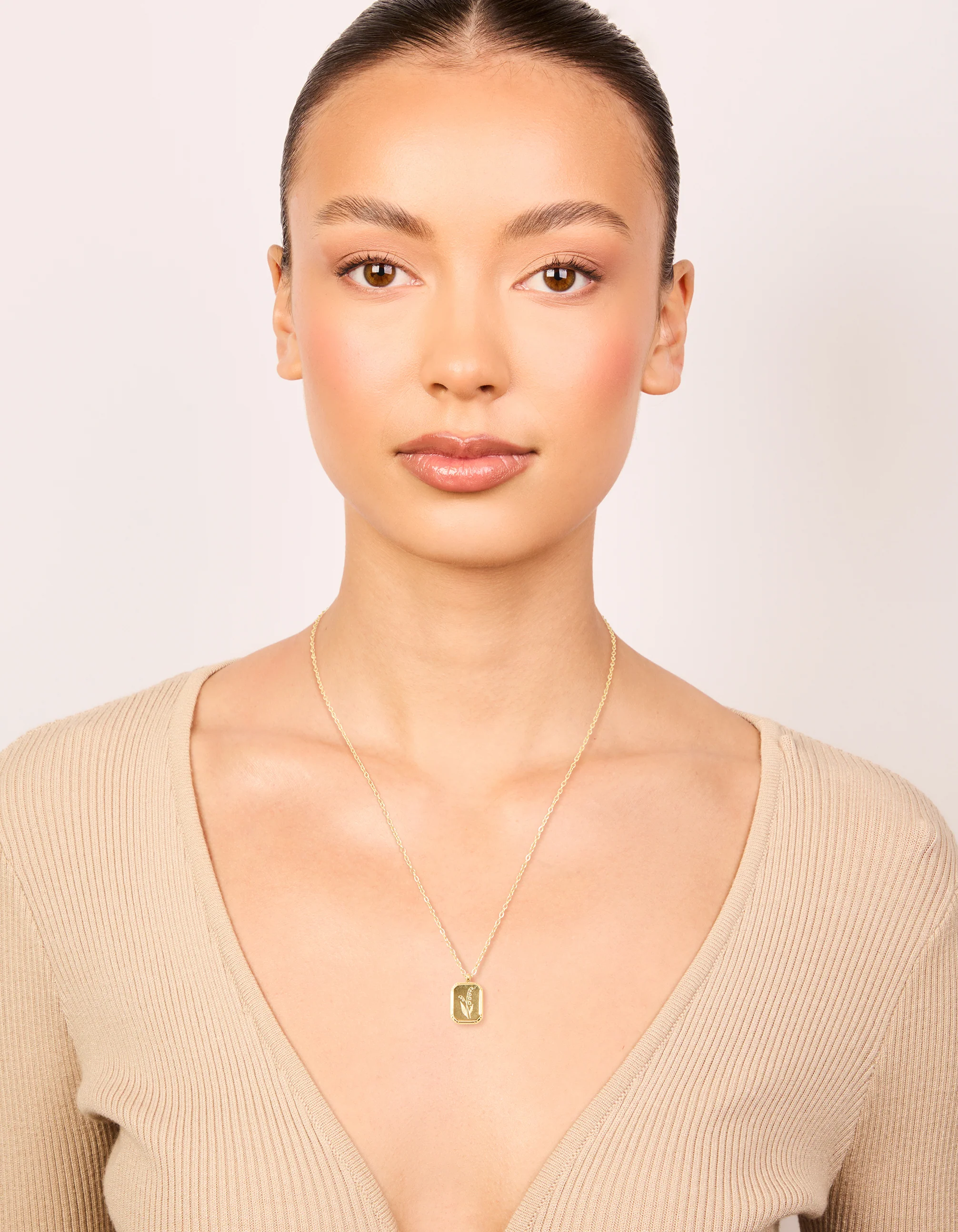 716-waterproof-gold-plated-stainless-steel-birth-flower-may-hawthorn-necklace-3.webp Waterproof Gold Plated Stainless Steel Birth Flower May Hawthorn Necklace