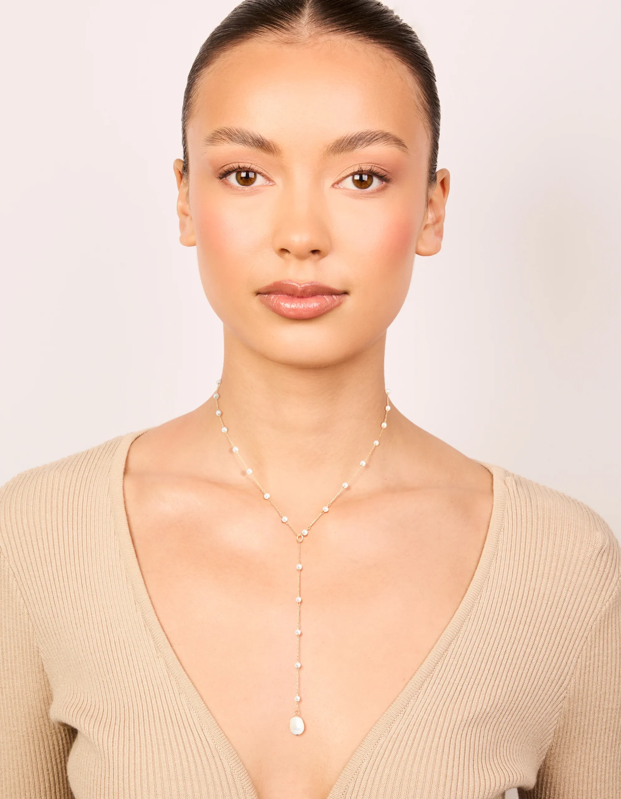 742-waterproof-gold-plated-stainless-steel-pearl-y-necklace-3.webp Waterproof Gold Plated Stainless Steel Pearl Y-Necklace