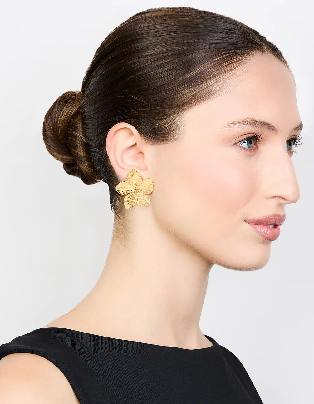 78-waterproof-gold-plated-stainless-steel-textured-flower-stud-earrings-3.webp Waterproof Gold Plated Stainless Steel Textured Flower Stud Earrings