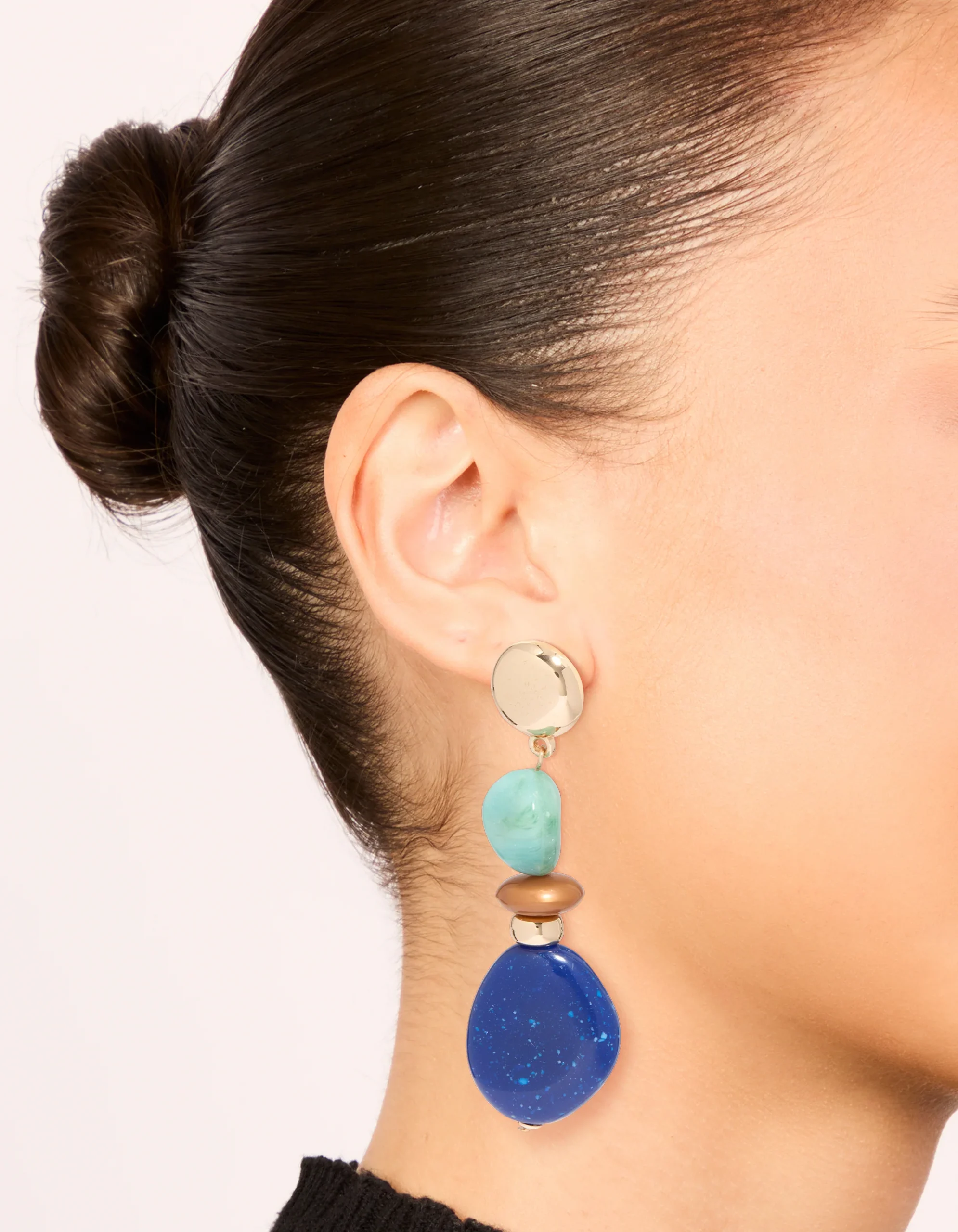 809-gold-light-dark-blue-acrylic-bead-drop-earrings-1.webp Gold Light & Dark Blue Acrylic Bead Drop Earrings