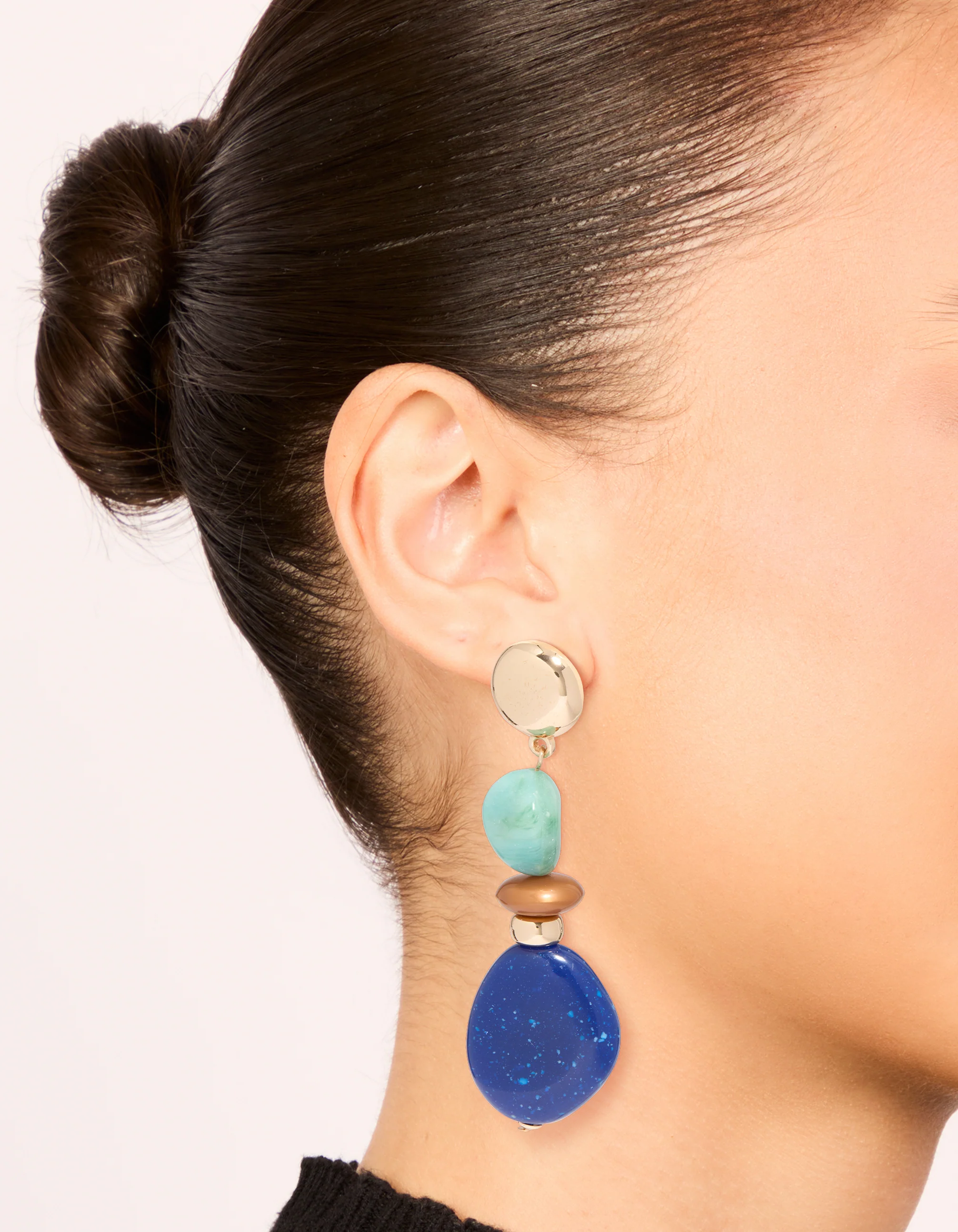 809-gold-light-dark-blue-acrylic-bead-drop-earrings-1.webp Gold Light & Dark Blue Acrylic Bead Drop Earrings