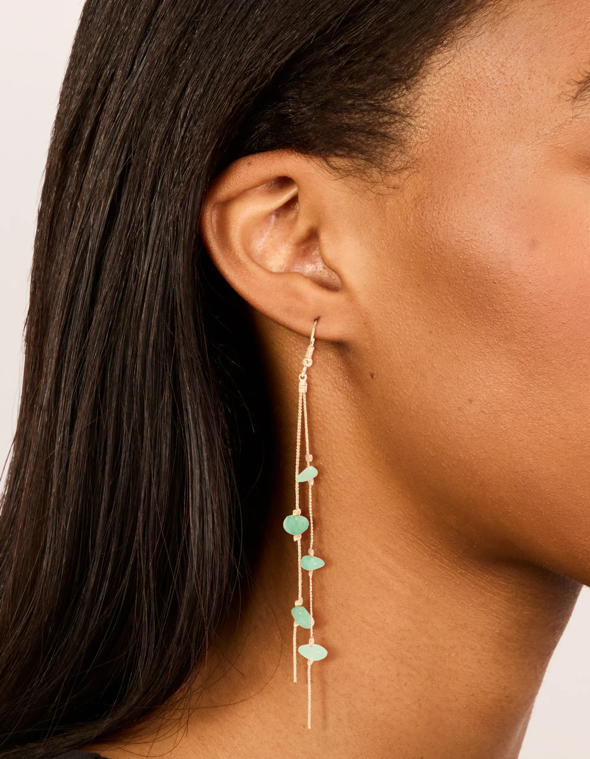 905-gold-green-semi-precious-stone-chip-chain-drop-earrings-1.webp Gold Green Semi Precious Stone Chip & Chain Drop Earrings