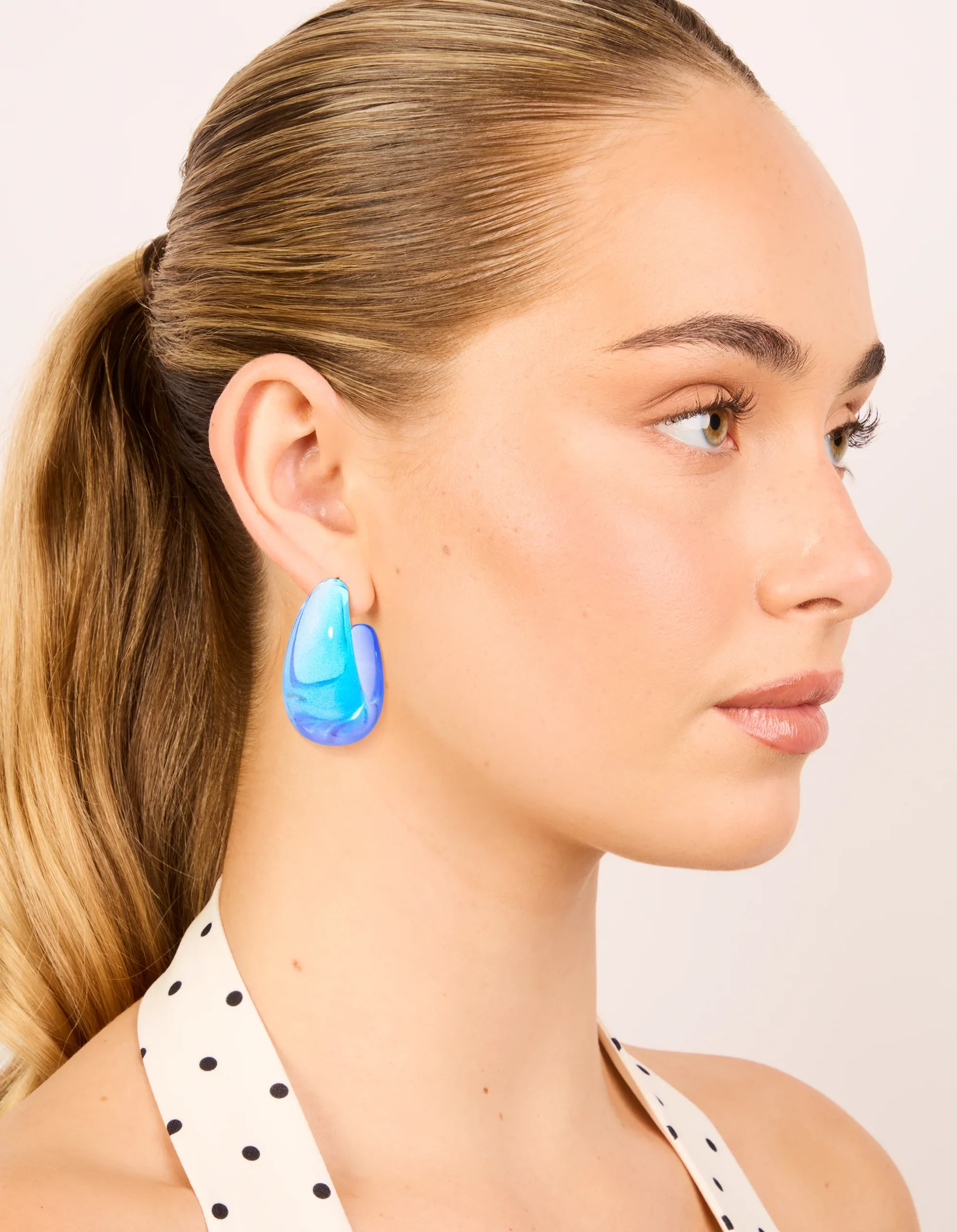 997-light-dark-blue-ombre-translucent-round-open-hoop-earrings-3.webp Light & Dark Blue Ombre Translucent Round oPEN Hoop Earrings