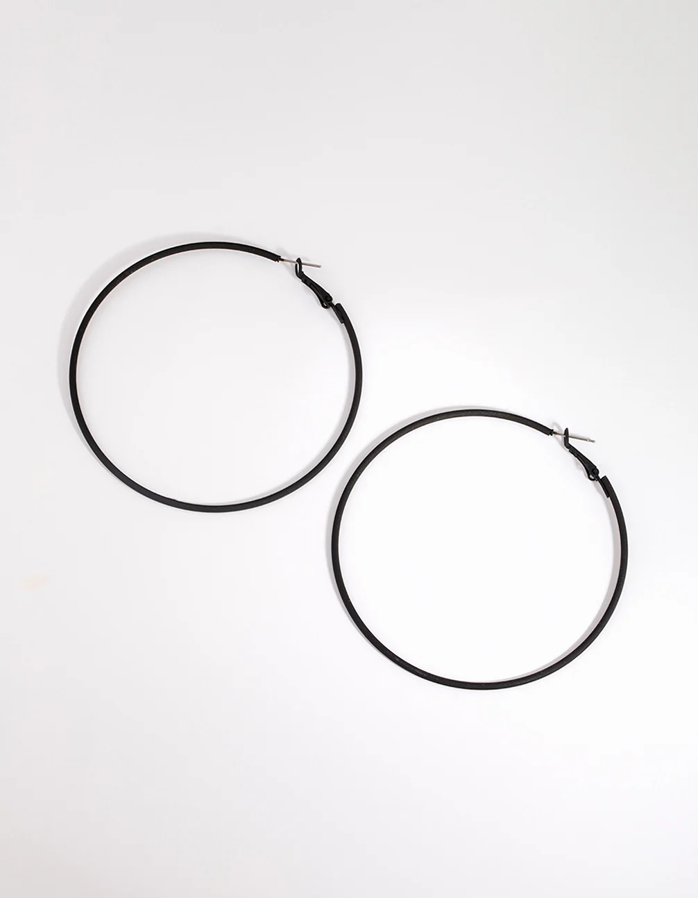 999-matte-black-motor-fine-hoop-earrings-1.webp Matte Black Motor Fine Hoop Earrings